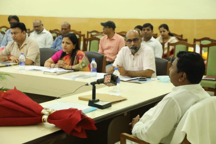 Bishweswar Tudu reviews construction