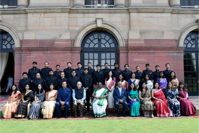 Officer Trainees of Indian Foreign Service call on the President