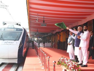PM Modi flags off Vande Bharat Express