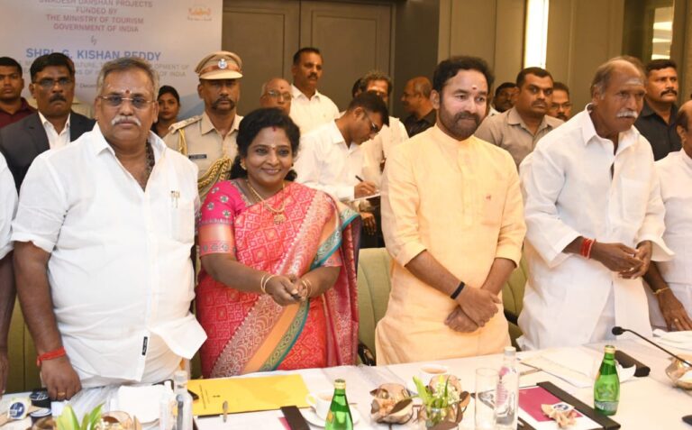 dedicates 4 projects to the nation