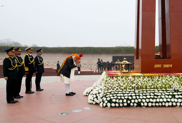 PM Modi pays tributes