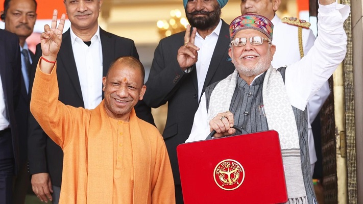 CM Yogi Adityanath with Finance Minister Suresh Khanna