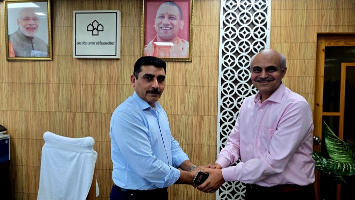 UP Housing Commissioner Shri Balkar Singh with Retd Judge Shri Harinath Pandey
